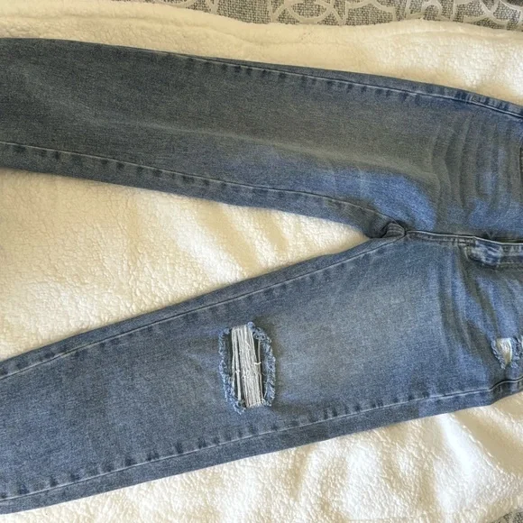 These jeans are in great condition. They didn’t fit me anymore after pregnancy. - Picture 10 of 10